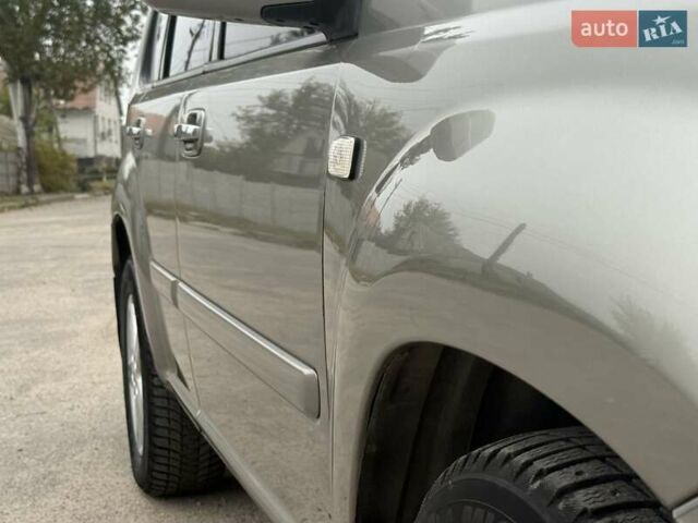 Серый Ниссан ИксТрейл, объемом двигателя 2.5 л и пробегом 265 тыс. км за 6000 $, фото 1 на Automoto.ua