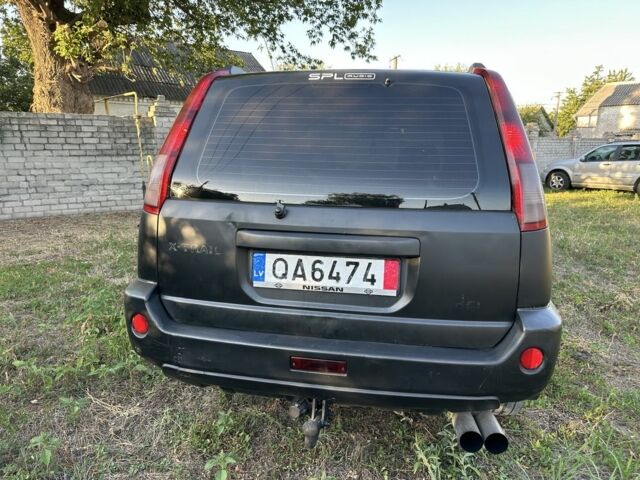 Серый Ниссан ИксТрейл, объемом двигателя 2.2 л и пробегом 350 тыс. км за 3800 $, фото 3 на Automoto.ua