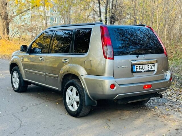 Серый Ниссан ИксТрейл, объемом двигателя 2.2 л и пробегом 270 тыс. км за 3750 $, фото 4 на Automoto.ua