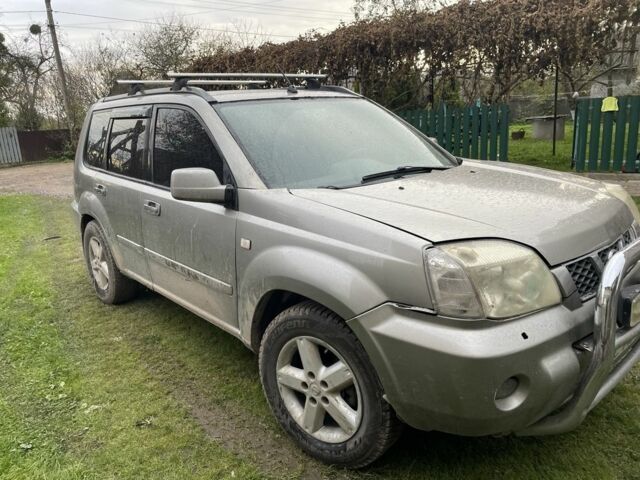 Серый Ниссан ИксТрейл, объемом двигателя 2.5 л и пробегом 299 тыс. км за 4600 $, фото 16 на Automoto.ua