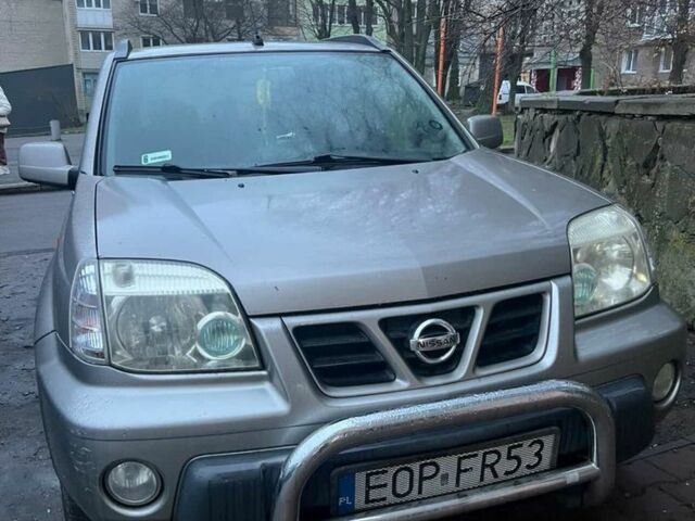 Сірий Ніссан ІксТрейл, об'ємом двигуна 2.2 л та пробігом 300 тис. км за 3799 $, фото 1 на Automoto.ua