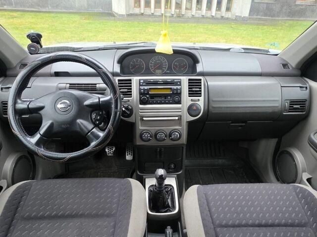 Серый Ниссан ИксТрейл, объемом двигателя 2.2 л и пробегом 260 тыс. км за 4199 $, фото 15 на Automoto.ua