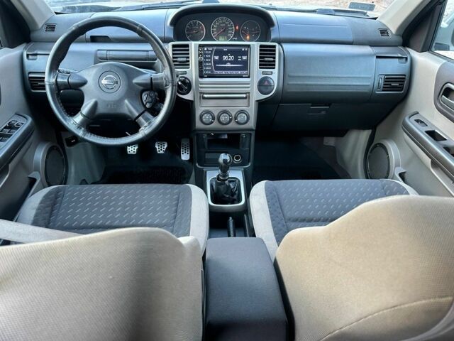 Серый Ниссан ИксТрейл, объемом двигателя 2.2 л и пробегом 319 тыс. км за 4000 $, фото 6 на Automoto.ua