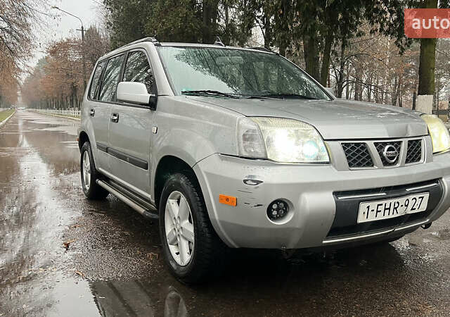 Серый Ниссан ИксТрейл, объемом двигателя 2.2 л и пробегом 323 тыс. км за 4000 $, фото 3 на Automoto.ua