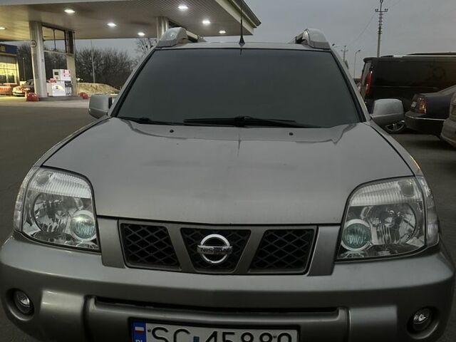 Серый Ниссан ИксТрейл, объемом двигателя 2.2 л и пробегом 415 тыс. км за 2500 $, фото 4 на Automoto.ua