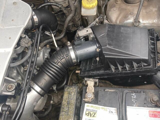 Серый Ниссан ИксТрейл, объемом двигателя 2.2 л и пробегом 260 тыс. км за 4300 $, фото 7 на Automoto.ua