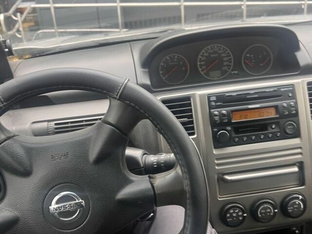 Серый Ниссан ИксТрейл, объемом двигателя 2.2 л и пробегом 270 тыс. км за 4200 $, фото 3 на Automoto.ua