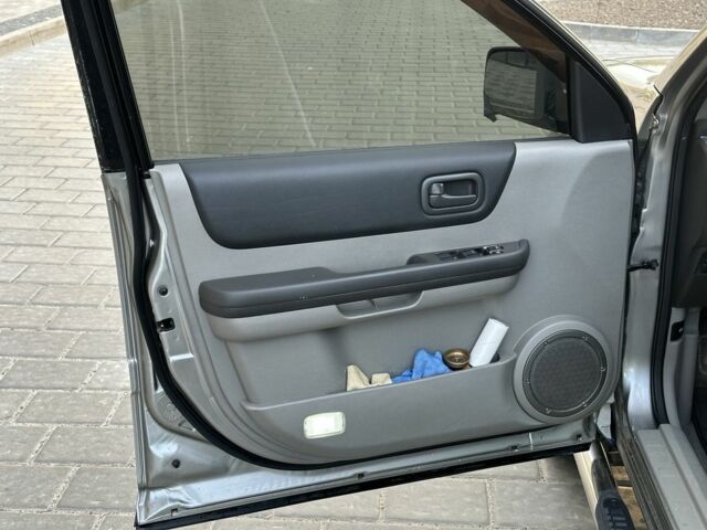 Серый Ниссан ИксТрейл, объемом двигателя 2 л и пробегом 160 тыс. км за 7000 $, фото 19 на Automoto.ua