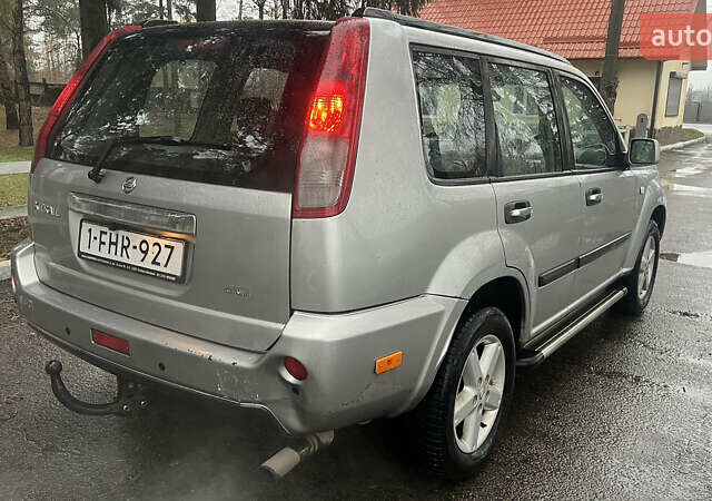 Серый Ниссан ИксТрейл, объемом двигателя 2.2 л и пробегом 323 тыс. км за 4000 $, фото 1 на Automoto.ua