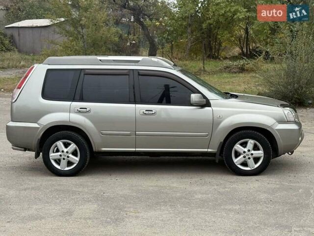 Серый Ниссан ИксТрейл, объемом двигателя 2.5 л и пробегом 265 тыс. км за 6000 $, фото 9 на Automoto.ua