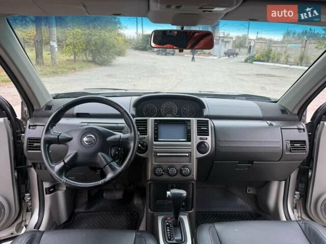 Серый Ниссан ИксТрейл, объемом двигателя 2.5 л и пробегом 265 тыс. км за 6000 $, фото 18 на Automoto.ua