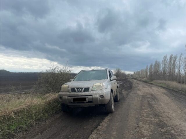 Серый Ниссан ИксТрейл, объемом двигателя 2.2 л и пробегом 280 тыс. км за 2500 $, фото 2 на Automoto.ua