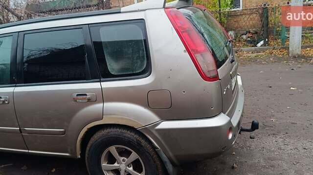 Серый Ниссан ИксТрейл, объемом двигателя 2.2 л и пробегом 230 тыс. км за 3300 $, фото 7 на Automoto.ua