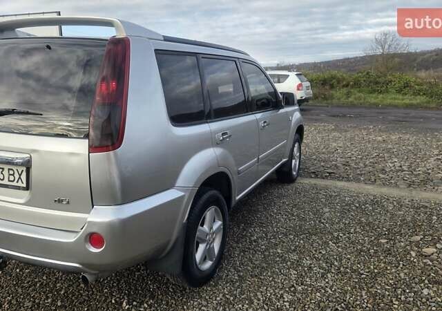 Серый Ниссан ИксТрейл, объемом двигателя 2.18 л и пробегом 337 тыс. км за 5950 $, фото 6 на Automoto.ua