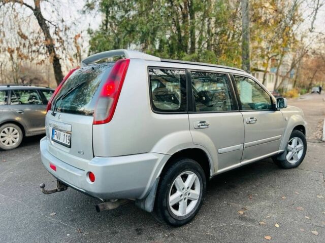 Серый Ниссан ИксТрейл, объемом двигателя 2.2 л и пробегом 100 тыс. км за 3450 $, фото 4 на Automoto.ua