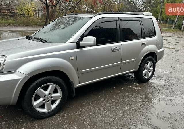 Серый Ниссан ИксТрейл, объемом двигателя 2.2 л и пробегом 391 тыс. км за 5000 $, фото 1 на Automoto.ua