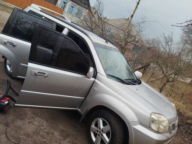 Сірий Ніссан ІксТрейл, об'ємом двигуна 0 л та пробігом 3 тис. км за 3500 $, фото 4 на Automoto.ua