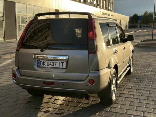 Серый Ниссан ИксТрейл, объемом двигателя 2 л и пробегом 160 тыс. км за 7000 $, фото 22 на Automoto.ua