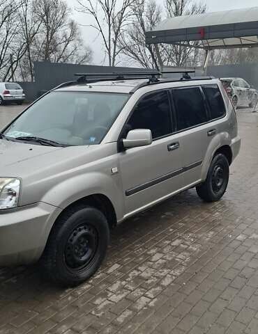 Сірий Ніссан ІксТрейл, об'ємом двигуна 2.2 л та пробігом 327 тис. км за 3071 $, фото 6 на Automoto.ua