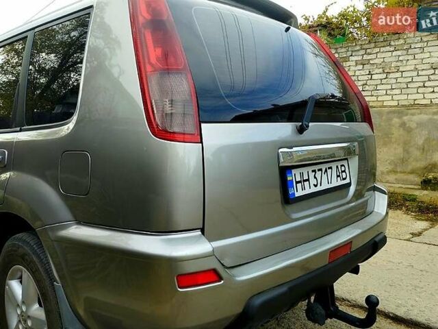 Серый Ниссан ИксТрейл, объемом двигателя 2.2 л и пробегом 240 тыс. км за 6700 $, фото 4 на Automoto.ua