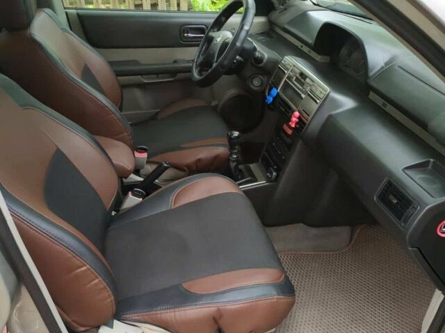 Сірий Ніссан ІксТрейл, об'ємом двигуна 2.2 л та пробігом 300 тис. км за 3799 $, фото 5 на Automoto.ua