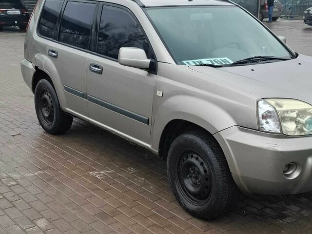 Серый Ниссан ИксТрейл, объемом двигателя 2.2 л и пробегом 327 тыс. км за 3077 $, фото 1 на Automoto.ua