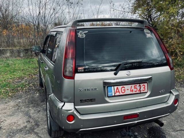 Серый Ниссан ИксТрейл, объемом двигателя 2.2 л и пробегом 298 тыс. км за 3300 $, фото 5 на Automoto.ua