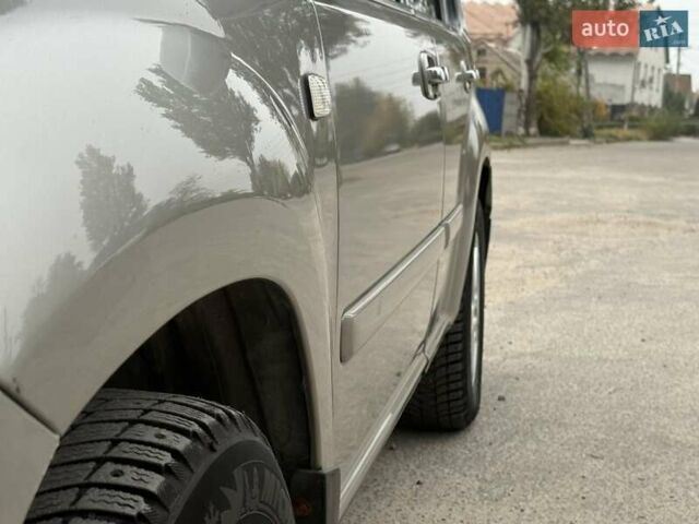 Серый Ниссан ИксТрейл, объемом двигателя 2.5 л и пробегом 265 тыс. км за 6000 $, фото 2 на Automoto.ua