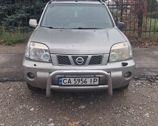 Серый Ниссан ИксТрейл, объемом двигателя 2.18 л и пробегом 273 тыс. км за 5800 $, фото 10 на Automoto.ua