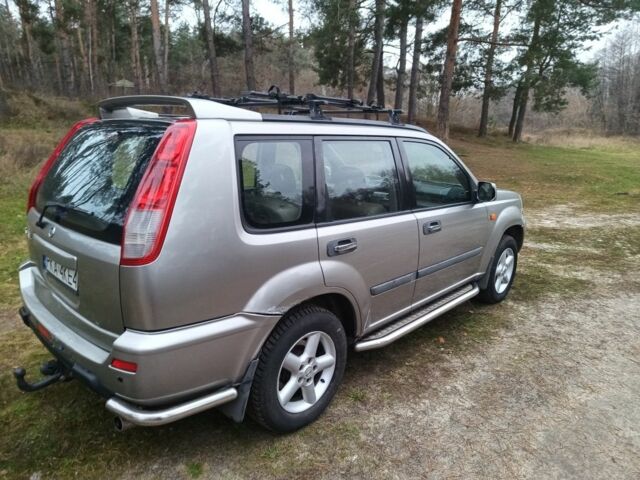 Серый Ниссан ИксТрейл, объемом двигателя 0 л и пробегом 245 тыс. км за 2900 $, фото 6 на Automoto.ua