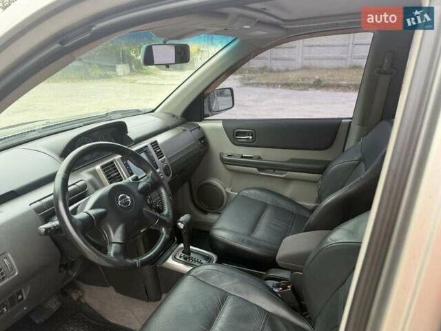 Серый Ниссан ИксТрейл, объемом двигателя 2.5 л и пробегом 265 тыс. км за 6000 $, фото 12 на Automoto.ua