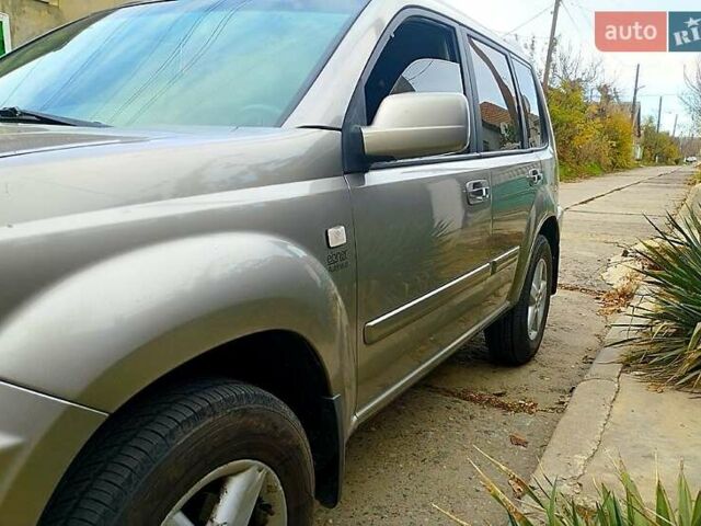 Серый Ниссан ИксТрейл, объемом двигателя 2.2 л и пробегом 240 тыс. км за 6700 $, фото 6 на Automoto.ua