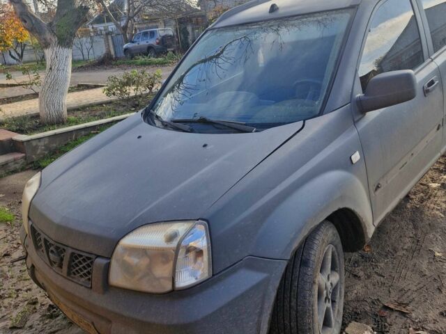 Серый Ниссан ИксТрейл, объемом двигателя 2.2 л и пробегом 307 тыс. км за 3000 $, фото 2 на Automoto.ua