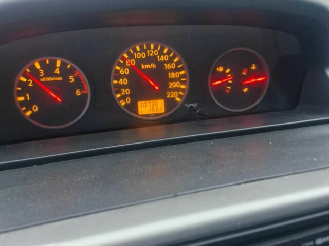 Серый Ниссан ИксТрейл, объемом двигателя 2.2 л и пробегом 307 тыс. км за 3000 $, фото 3 на Automoto.ua