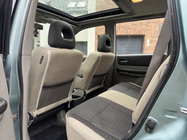 Сірий Ніссан ІксТрейл, об'ємом двигуна 2 л та пробігом 160 тис. км за 2600 $, фото 2 на Automoto.ua