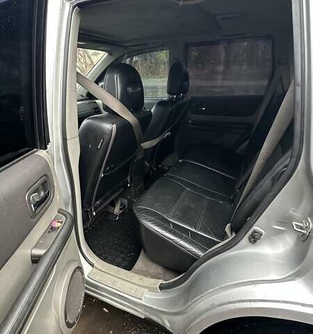 Серый Ниссан ИксТрейл, объемом двигателя 2.2 л и пробегом 391 тыс. км за 5000 $, фото 5 на Automoto.ua