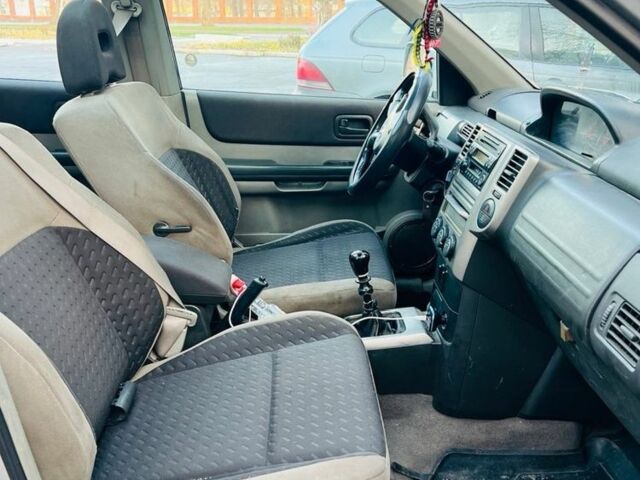 Серый Ниссан ИксТрейл, объемом двигателя 2.2 л и пробегом 100 тыс. км за 3450 $, фото 7 на Automoto.ua