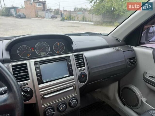 Серый Ниссан ИксТрейл, объемом двигателя 2.5 л и пробегом 265 тыс. км за 6000 $, фото 25 на Automoto.ua