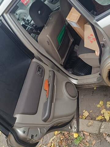 Серый Ниссан ИксТрейл, объемом двигателя 2.2 л и пробегом 230 тыс. км за 3300 $, фото 2 на Automoto.ua