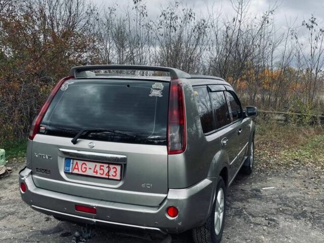 Серый Ниссан ИксТрейл, объемом двигателя 2.2 л и пробегом 298 тыс. км за 3300 $, фото 4 на Automoto.ua