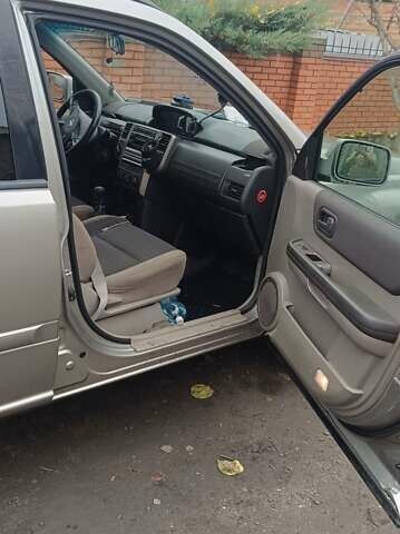 Серый Ниссан ИксТрейл, объемом двигателя 2.2 л и пробегом 230 тыс. км за 3300 $, фото 4 на Automoto.ua