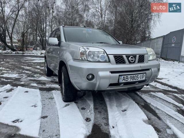 Сірий Ніссан ІксТрейл, об'ємом двигуна 2.18 л та пробігом 247 тис. км за 6800 $, фото 1 на Automoto.ua