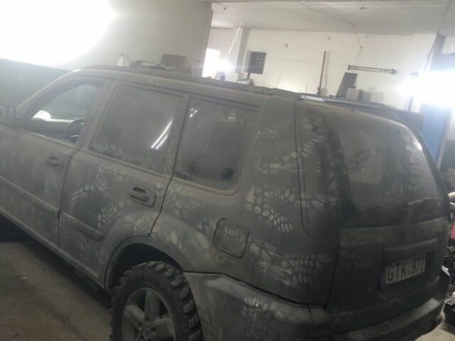 Серый Ниссан ИксТрейл, объемом двигателя 2.2 л и пробегом 220 тыс. км за 2800 $, фото 3 на Automoto.ua