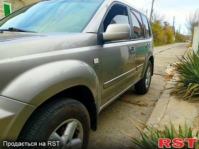 Серый Ниссан ИксТрейл, объемом двигателя 2.2 л и пробегом 240 тыс. км за 6700 $, фото 7 на Automoto.ua