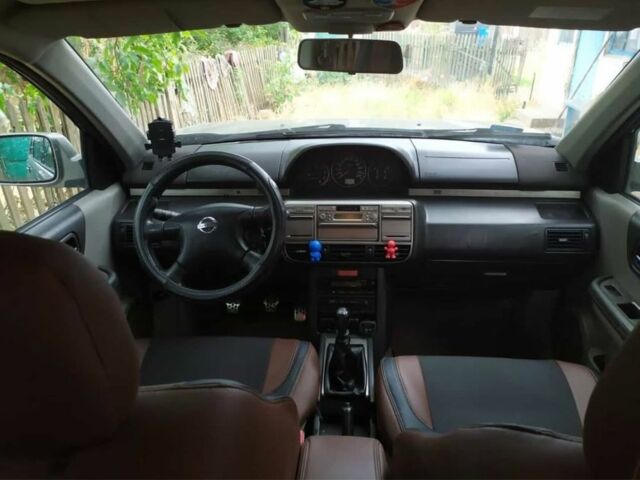 Сірий Ніссан ІксТрейл, об'ємом двигуна 2.2 л та пробігом 300 тис. км за 3799 $, фото 3 на Automoto.ua