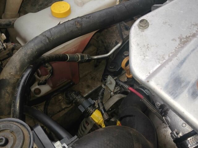 Серый Ниссан ИксТрейл, объемом двигателя 2.2 л и пробегом 260 тыс. км за 4300 $, фото 5 на Automoto.ua