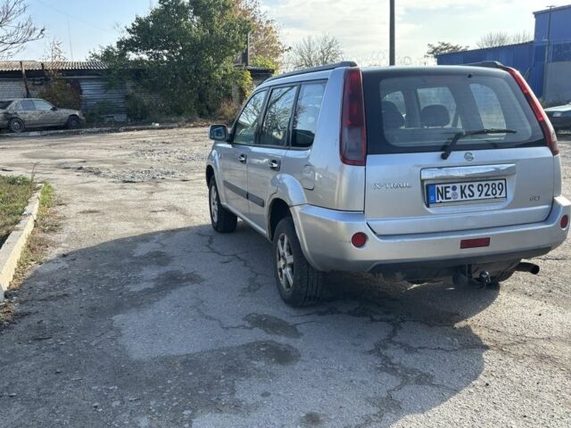 Сірий Ніссан ІксТрейл, об'ємом двигуна 2.2 л та пробігом 343 тис. км за 3900 $, фото 4 на Automoto.ua