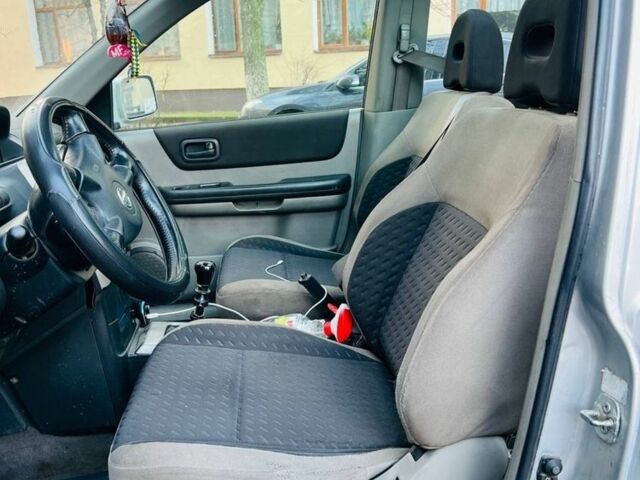 Серый Ниссан ИксТрейл, объемом двигателя 2.2 л и пробегом 100 тыс. км за 3450 $, фото 6 на Automoto.ua