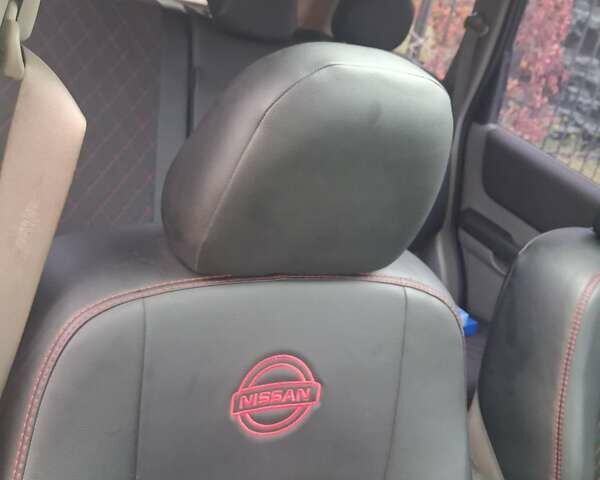 Серый Ниссан ИксТрейл, объемом двигателя 2.18 л и пробегом 273 тыс. км за 5800 $, фото 12 на Automoto.ua