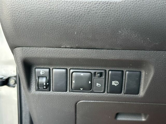 Серый Ниссан ИксТрейл, объемом двигателя 2 л и пробегом 160 тыс. км за 7000 $, фото 18 на Automoto.ua